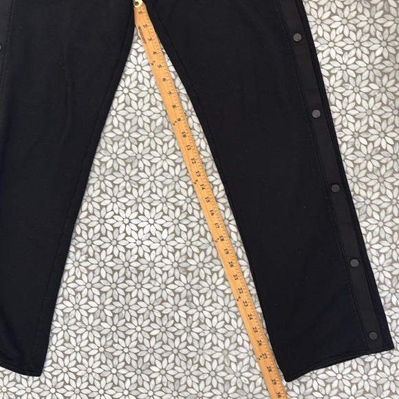 Women's Alo Yoga Courtside Tearaway Trackpants in Black, Size S - Picture 7 of 7